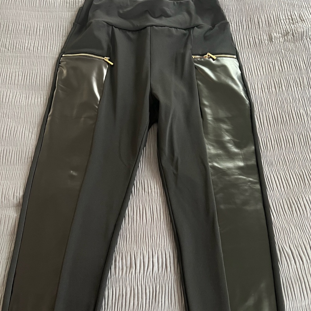 Stylish Black Leggings with Gold Accents